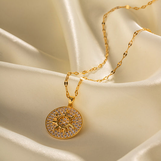 18K Gold Exquisite Simple Inlaid White Zircon Sun Disc Design Pendant Necklace