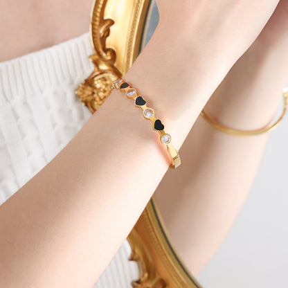 18K gold classic fashionable heart-shaped stitching round zircon design bracelet