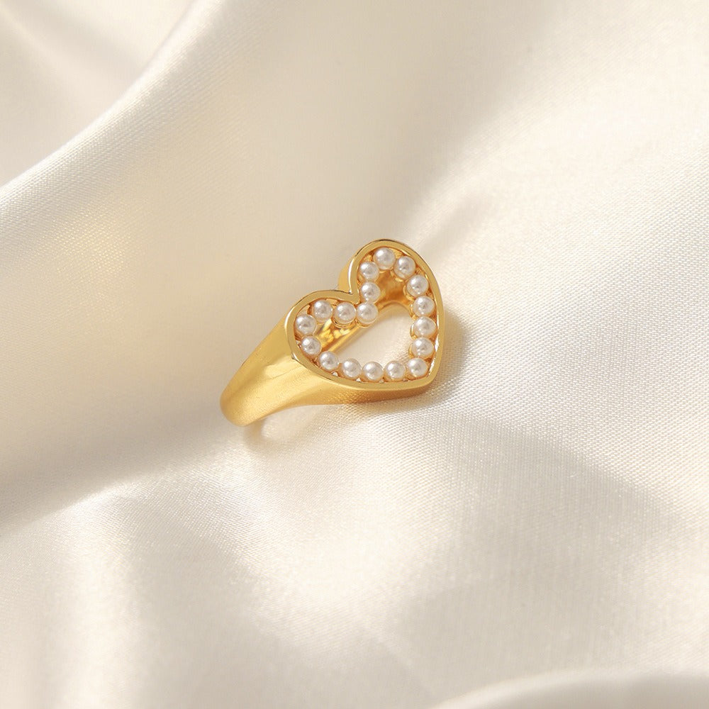 18K gold exquisite and novel hollow love heart inlaid pearl design ring